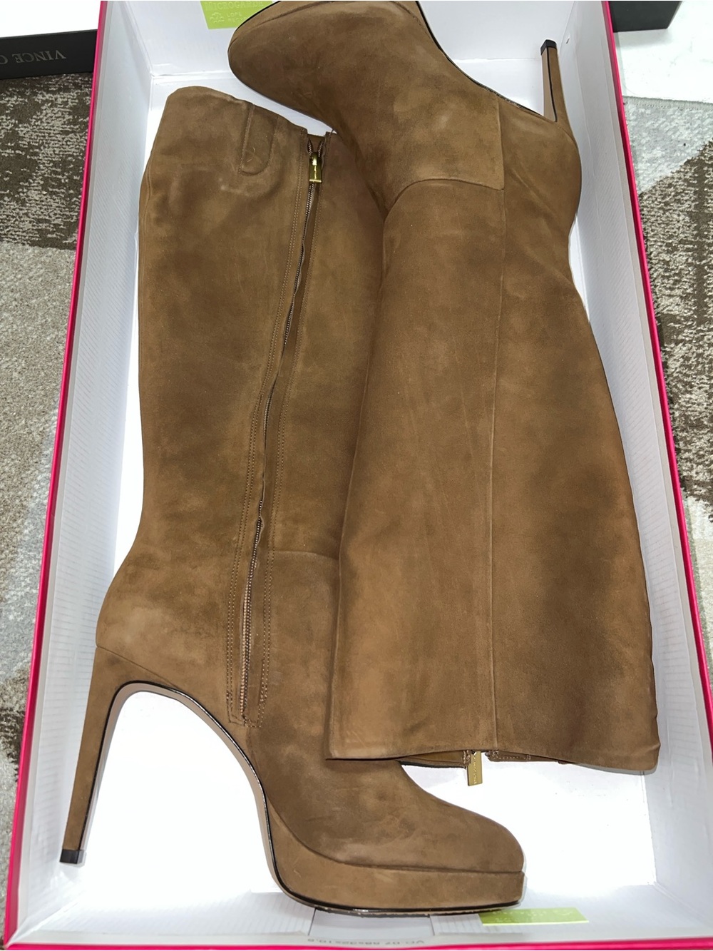 Vince Camuto
Valeria Knee
High Platform
Boot - Medium calf M (Women)
NWB - Picture 11 of 11
